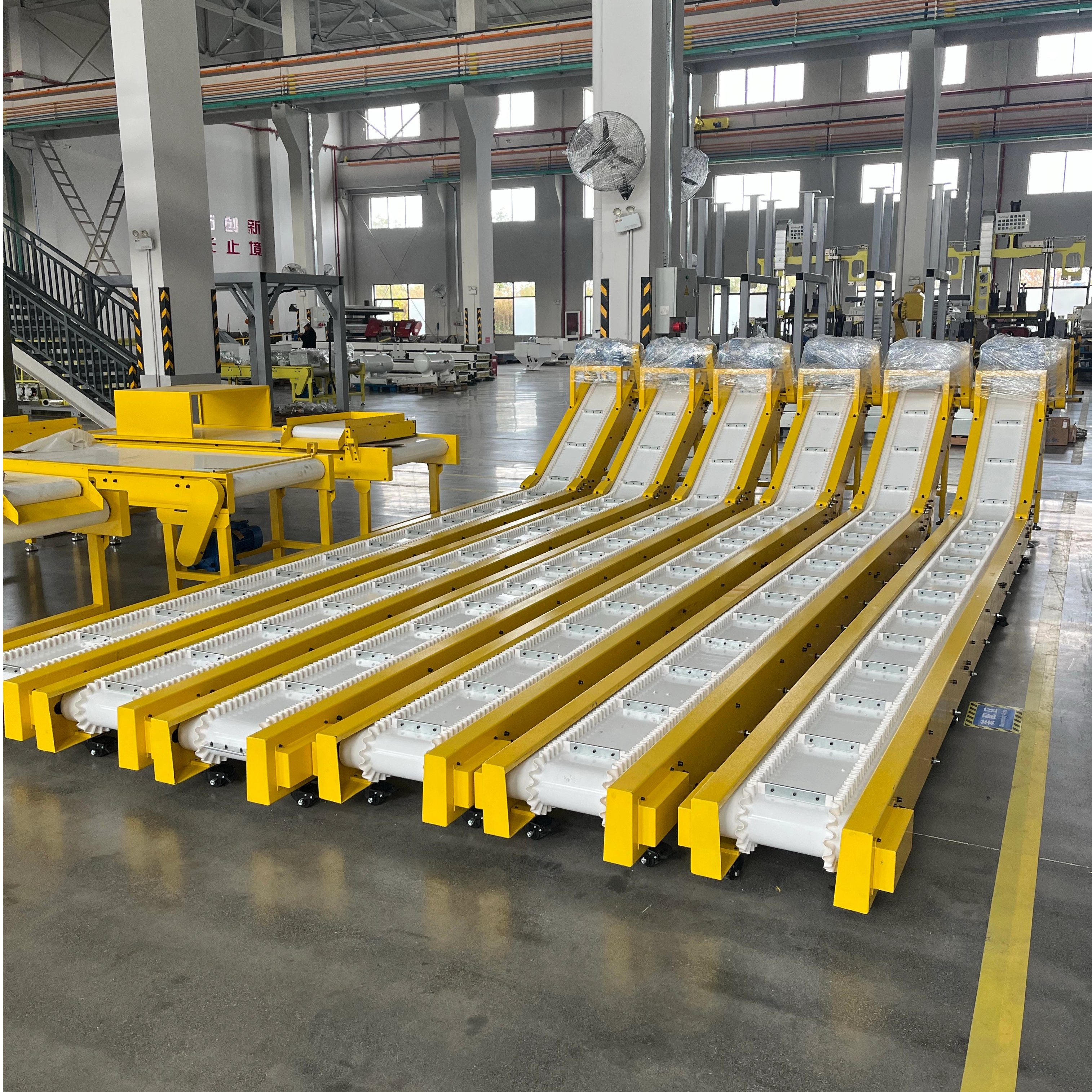 Ленточный конвейер для песка