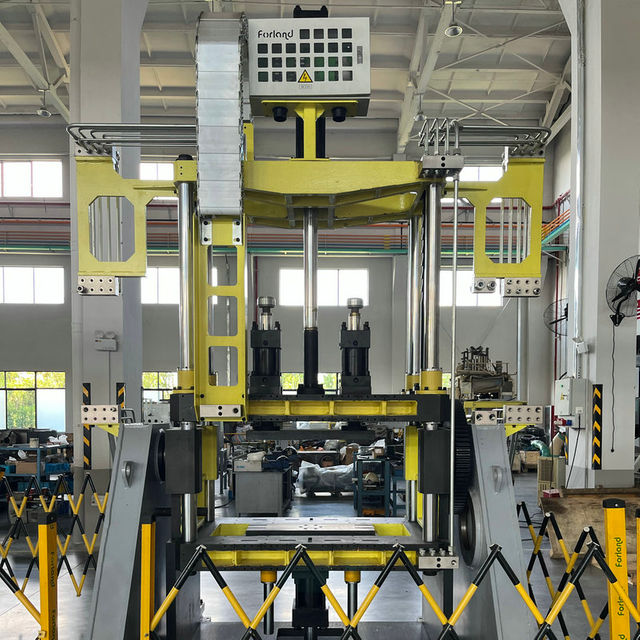 Наклоняемая установка для гравитационного литья под давлением